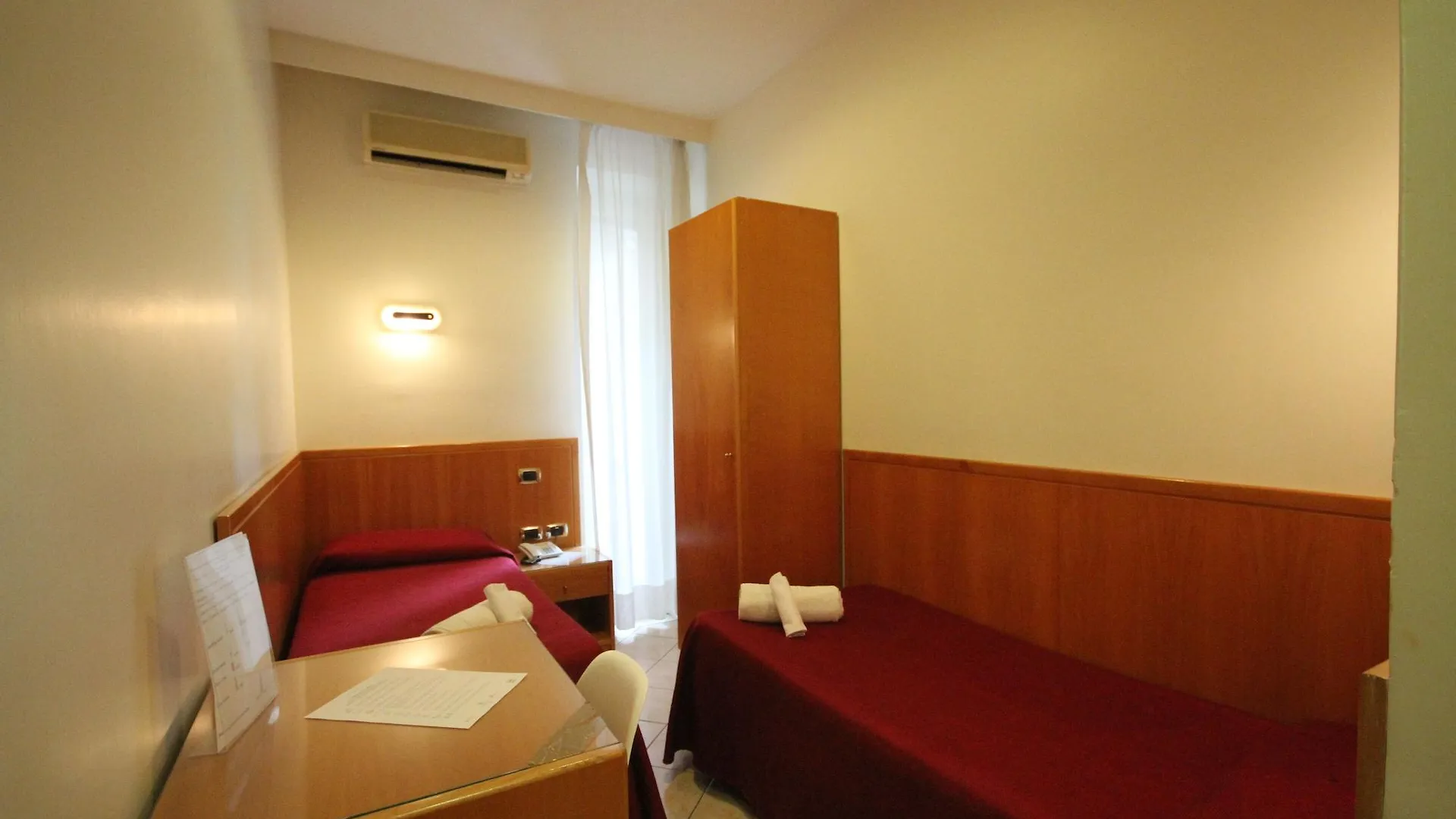 Hotel Zara Napoli 2*, Неаполь