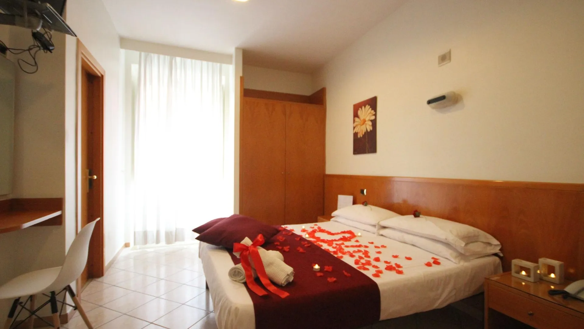 Hotel Zara Napoli 2*, Неаполь