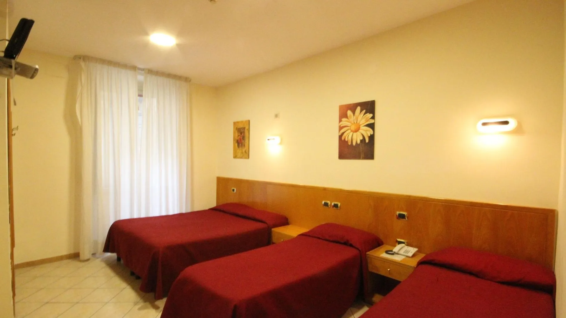 Hotel Zara Napoli 2*, Неаполь